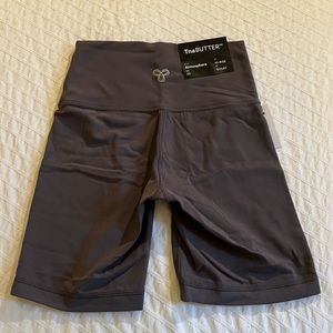NWT* Aritzia TNA Butter Atmosphere Hi-Rise 7” Shorts Coal Grey XS